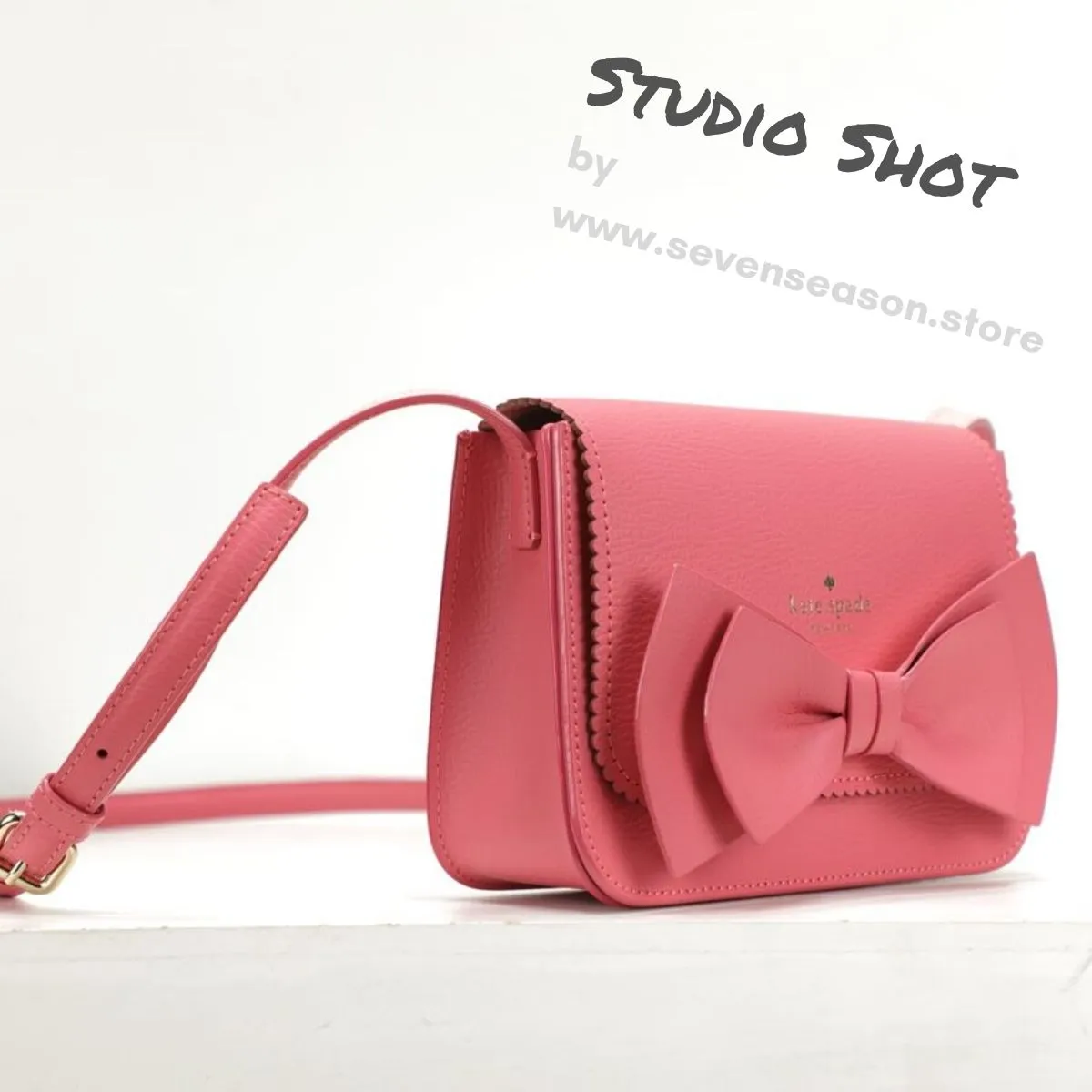 Vanderbilt Place Hanni Bow Pink Crossbody Bag