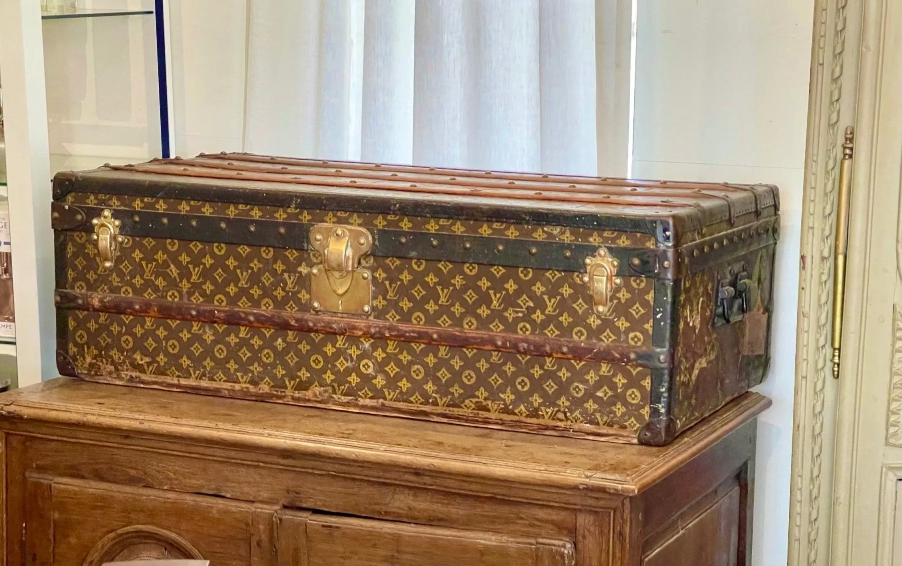 VINTAGE LOUIS VUITTON WOOD & METAL STRAPPED HINGE-TOP STEAMER TRUNK