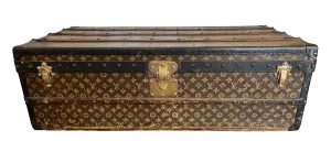 VINTAGE LOUIS VUITTON WOOD & METAL STRAPPED HINGE-TOP STEAMER TRUNK