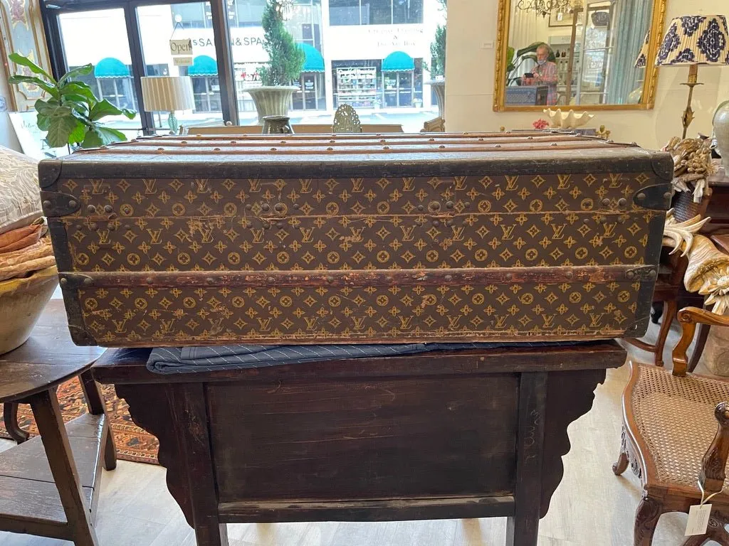 VINTAGE LOUIS VUITTON WOOD & METAL STRAPPED HINGE-TOP STEAMER TRUNK